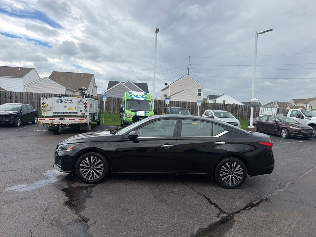 Used 2025 Nissan Altima 2.5 SV FWD image 5