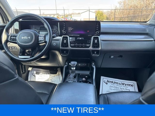 Used 2023 Kia Sorento S image 10