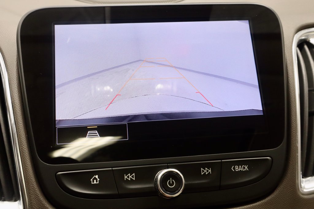 Used 2024 Chevrolet Malibu LT FWD image 2