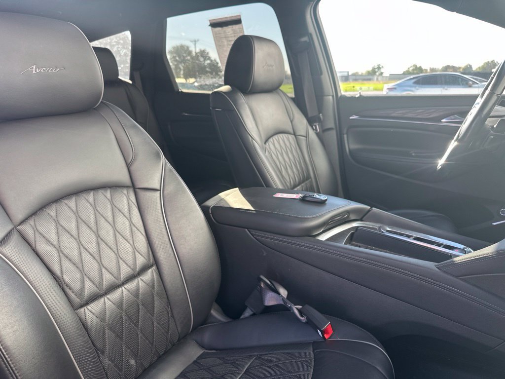 Used 2022 Buick Enclave Avenir w/ Avenir Technology Package AWD/4WD image 36