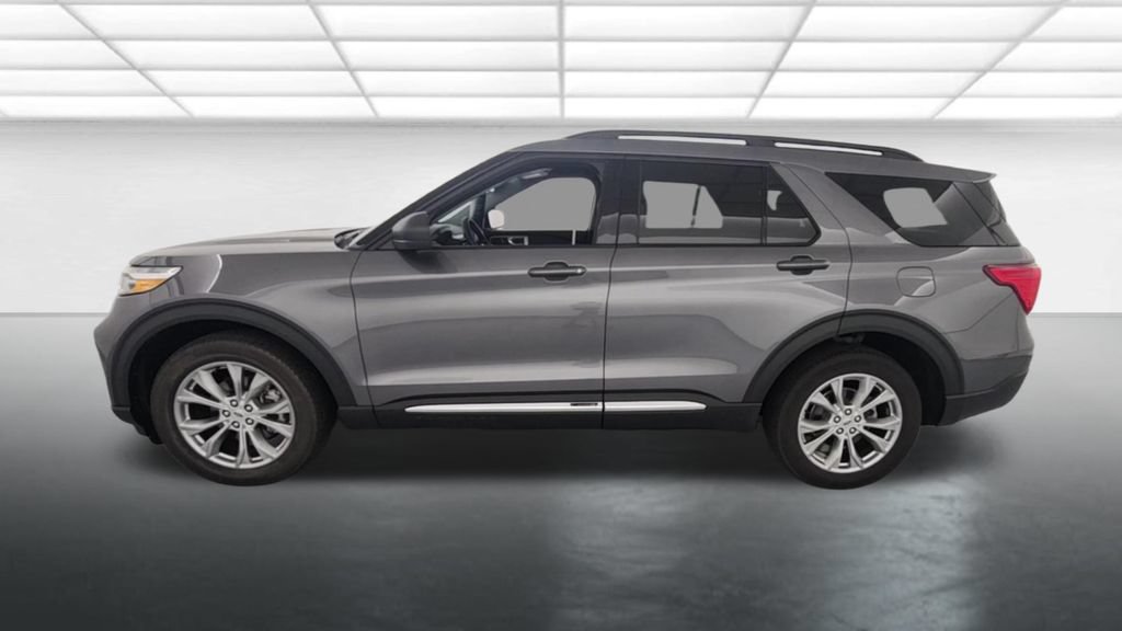 Certified 2024 Ford Explorer XLT w/ Equipment Group 202A AWD/4WD image 4