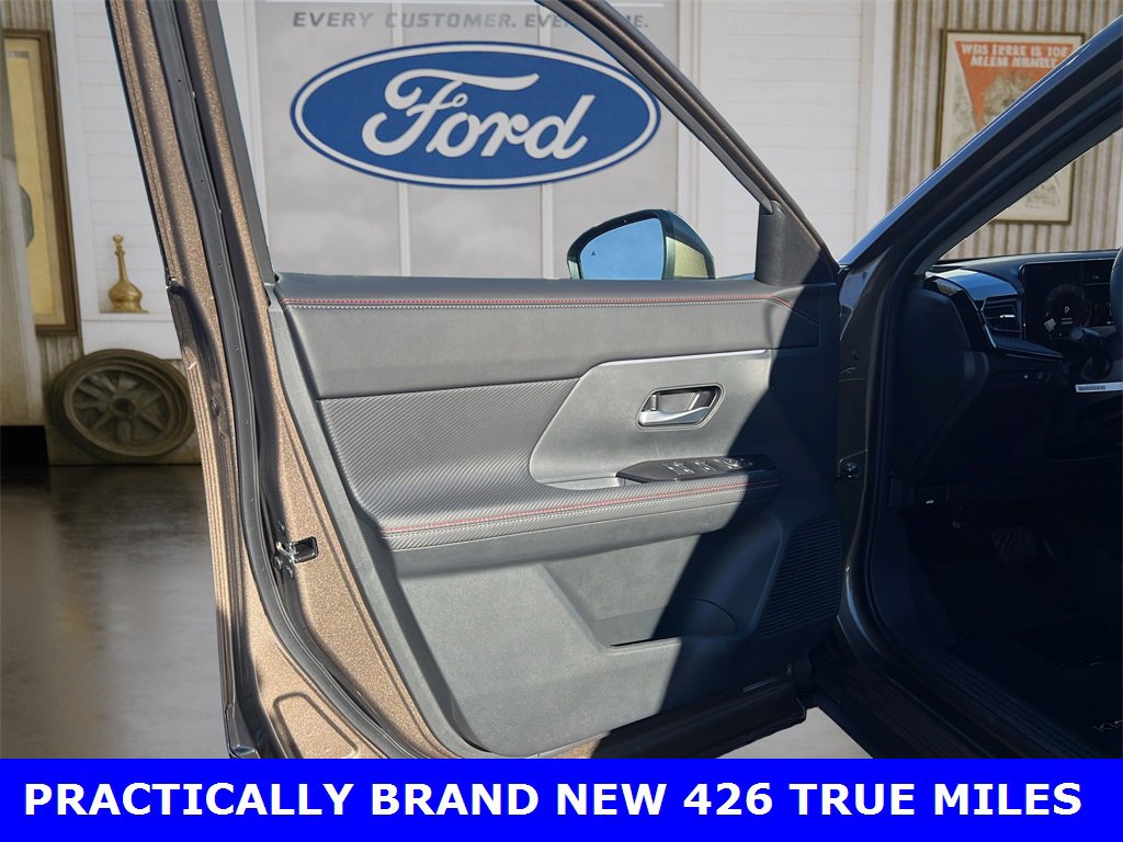 Used 2025 Nissan Kicks SR image 13