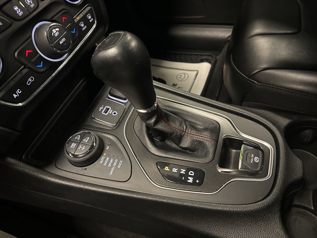 Used 2022 Jeep Cherokee Trailhawk w/ Comfort/Convenience Group image 24