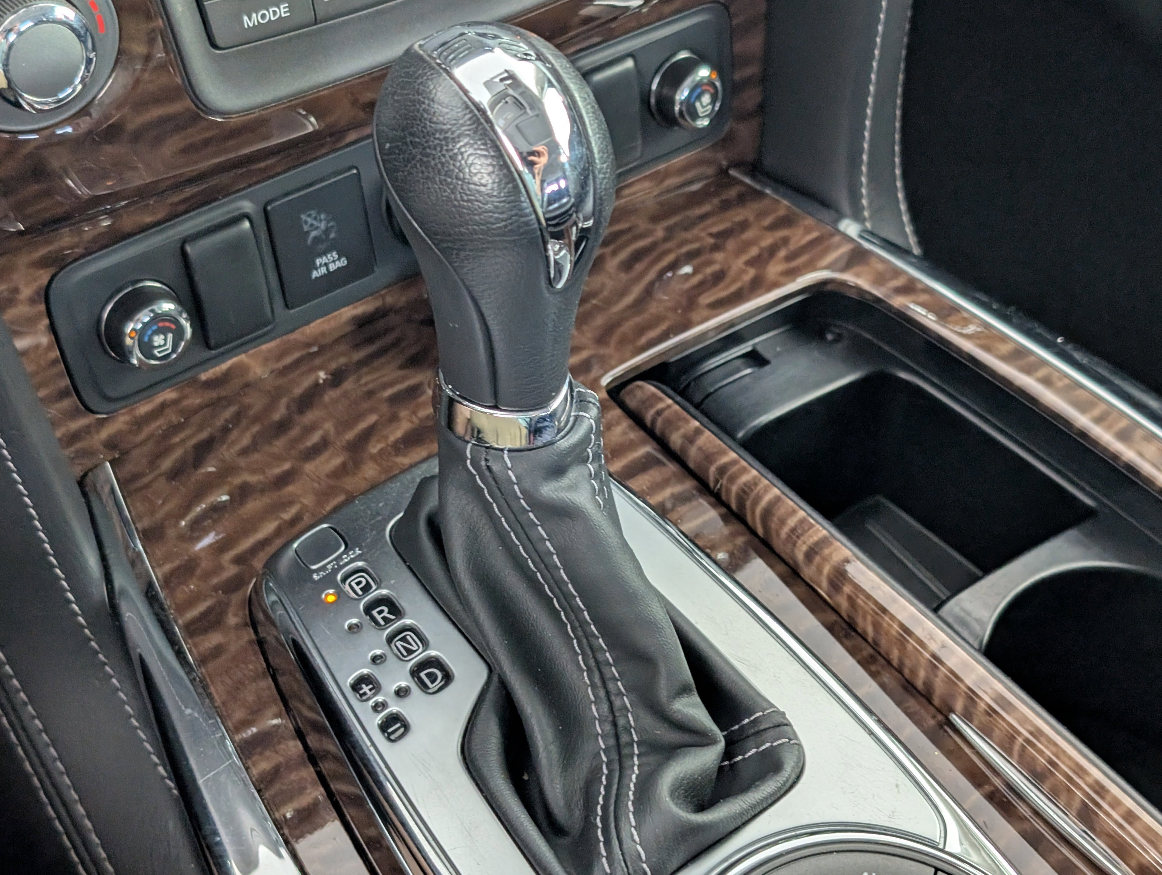 Used 2019 Nissan Armada Platinum image 23