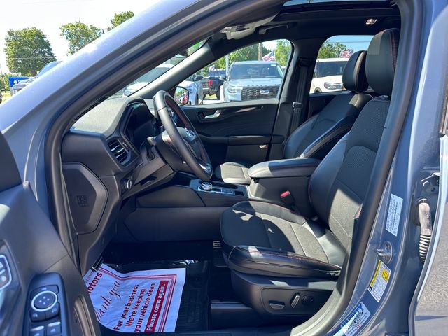 Certified 2024 Ford Escape ST-Line w/ Tech Pack #1 AWD/4WD image 11