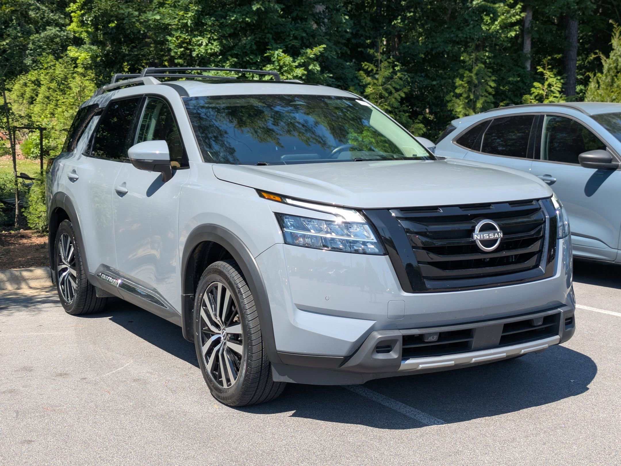 Used 2024 Nissan Pathfinder Platinum w/ Black Appearance Package FWD image 2