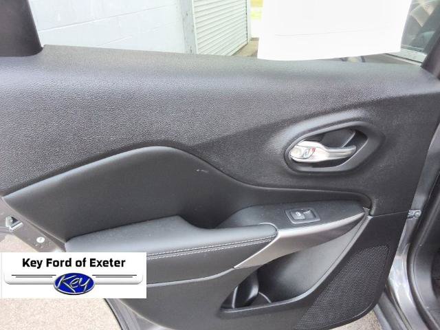 Used 2022 Jeep Cherokee Limited AWD/4WD image 13