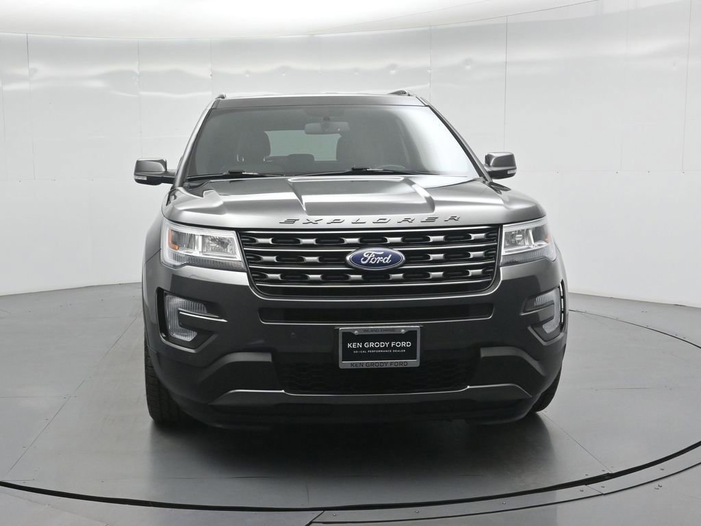 Certified 2017 Ford Explorer XLT w/ Equipment Group 202A image 33