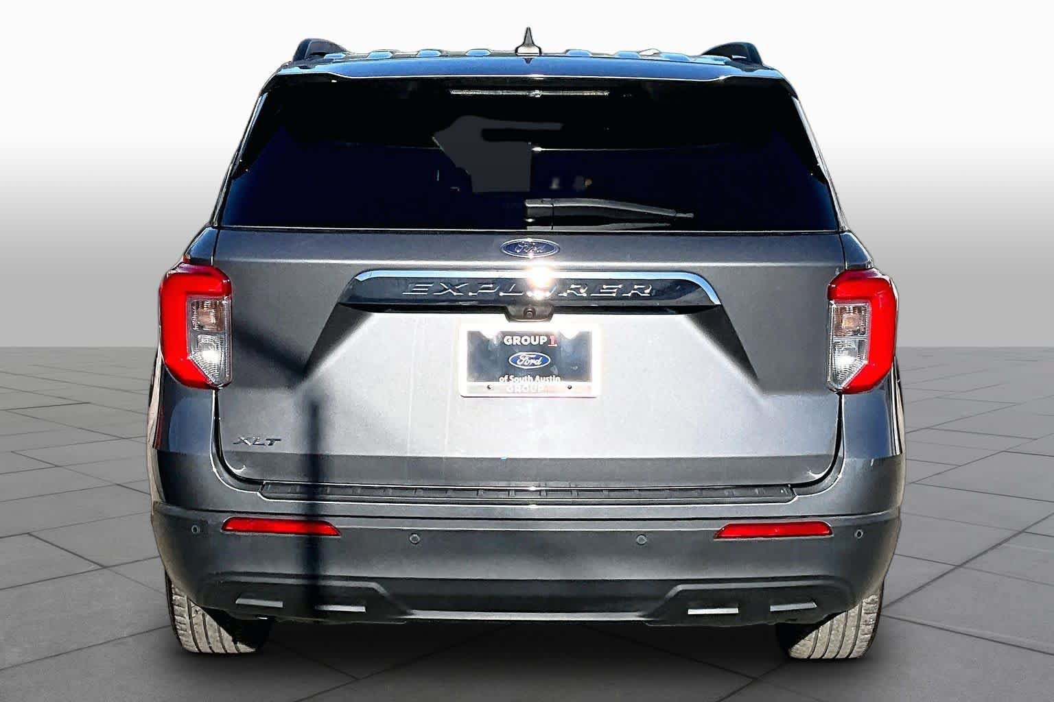 Certified 2023 Ford Explorer XLT RWD image 5
