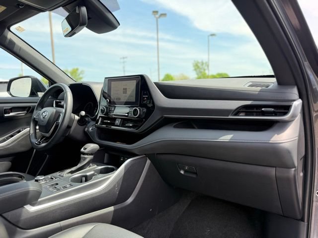 Used 2025 Toyota Highlander XSE AWD/4WD image 17