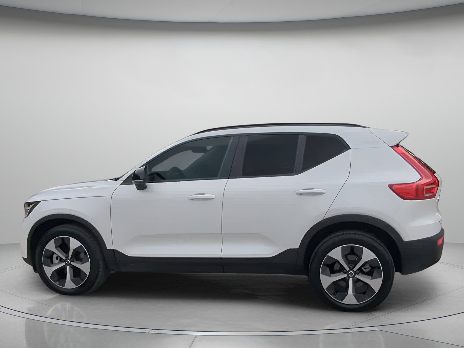 Used 2026 Volvo XC40 B5 Plus AWD/4WD image 17