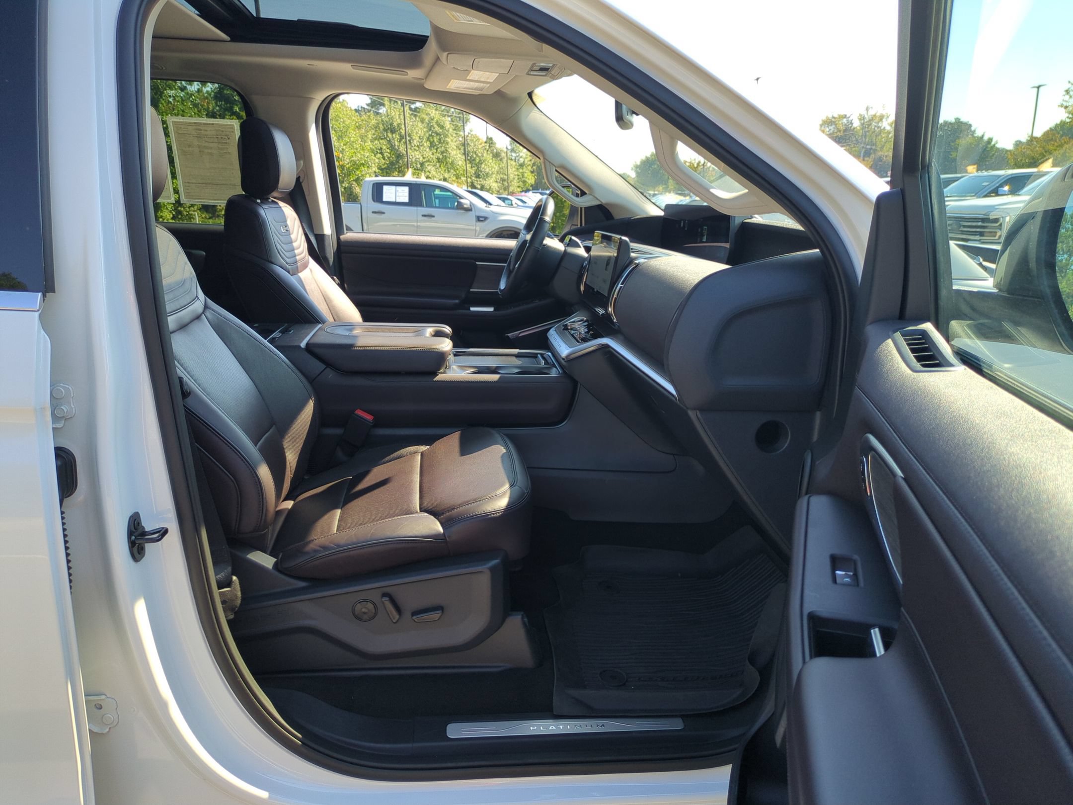 Certified 2025 Ford Expedition Max Platinum w/ Platinum Ultimate Package AWD/4WD image 39