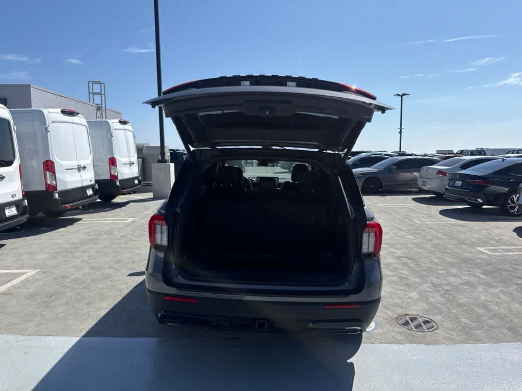 Certified 2025 Ford Explorer ST-Line RWD image 9