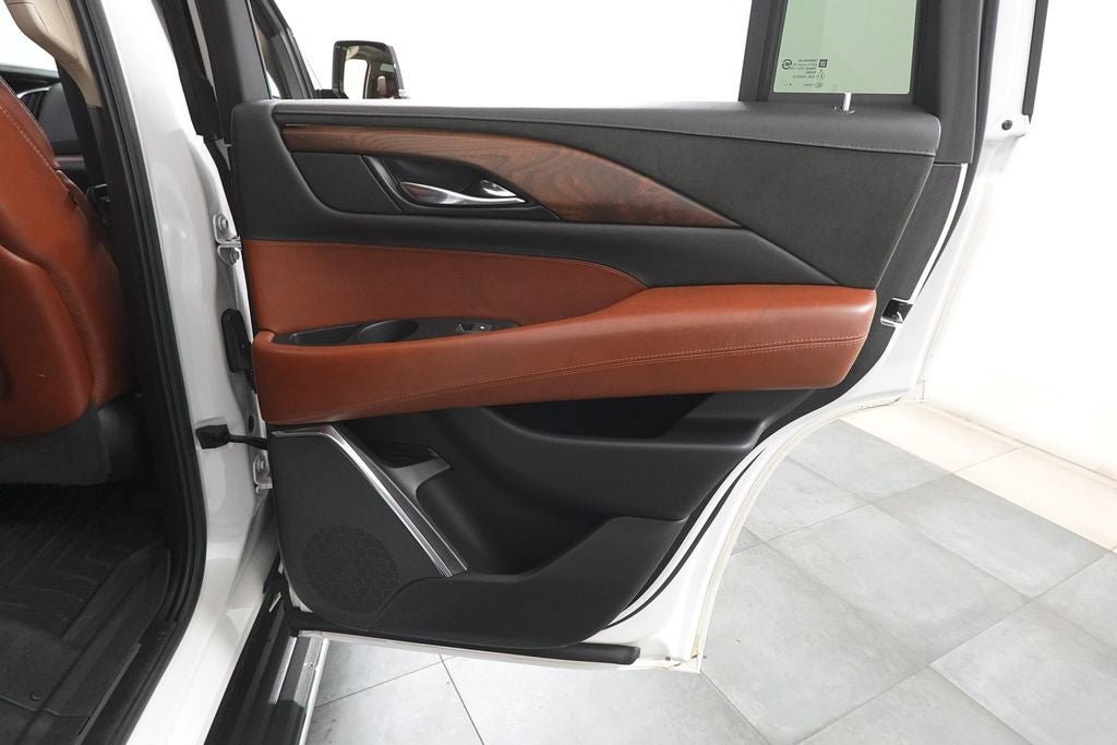 Used 2020 Cadillac Escalade Luxury AWD/4WD image 32