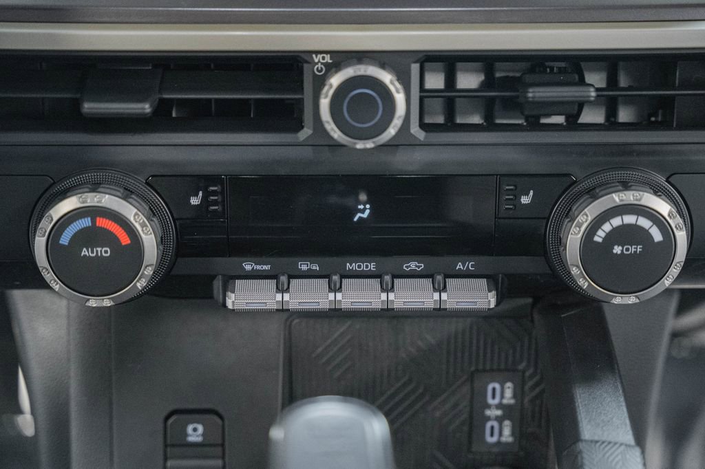 Used 2025 Toyota Tacoma TRD Sport AWD/4WD image 30