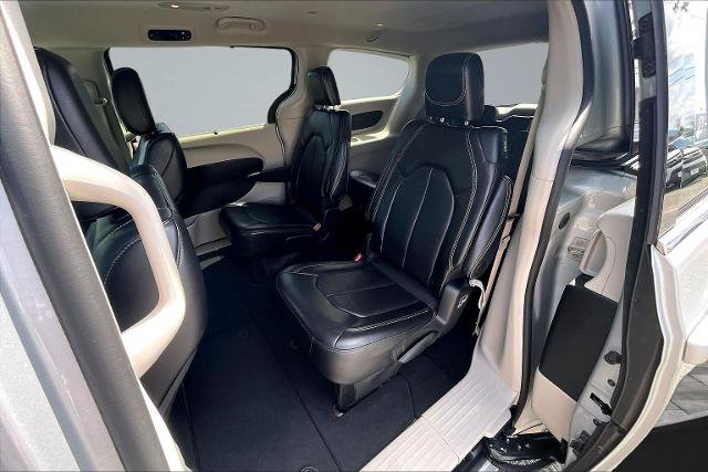 Used 2024 Chrysler Pacifica Touring-L FWD image 26