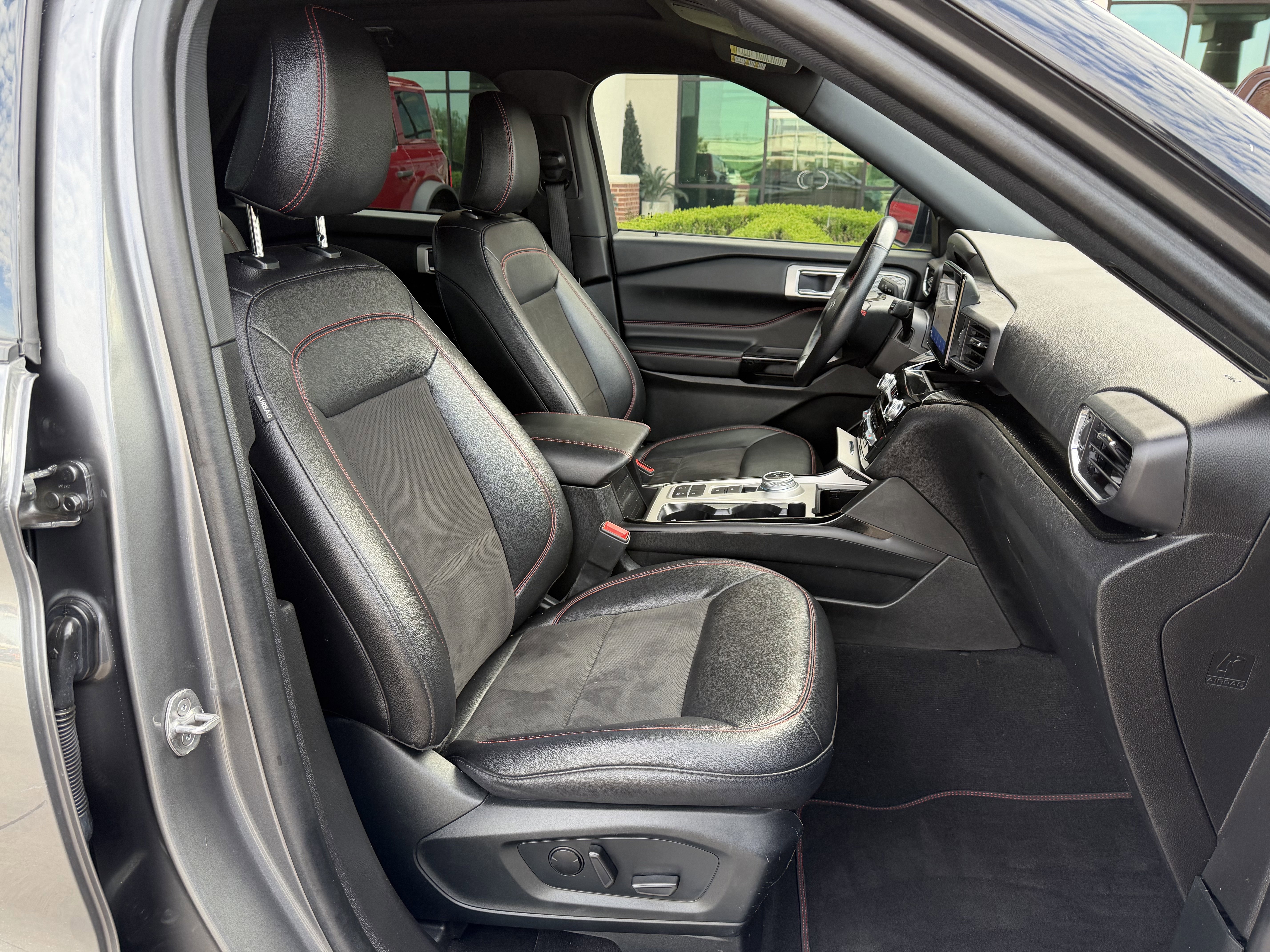 Certified 2023 Ford Explorer ST-Line w/ Class IV Trailer Tow Package RWD image 32