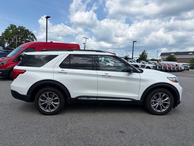 Certified 2022 Ford Explorer XLT w/ Equipment Group 202A AWD/4WD image 2