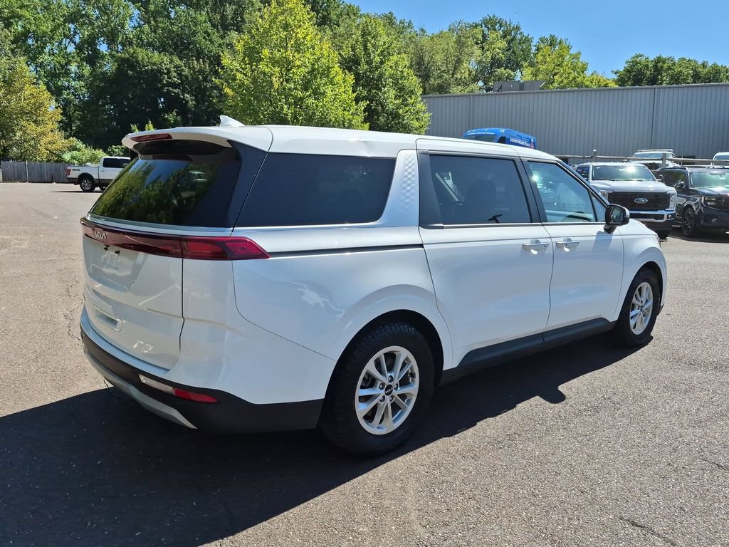 Used 2024 Kia Carnival LX FWD image 12