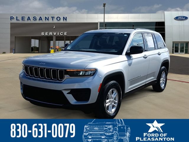 Used 2024 Jeep Grand Cherokee Laredo RWD image 1