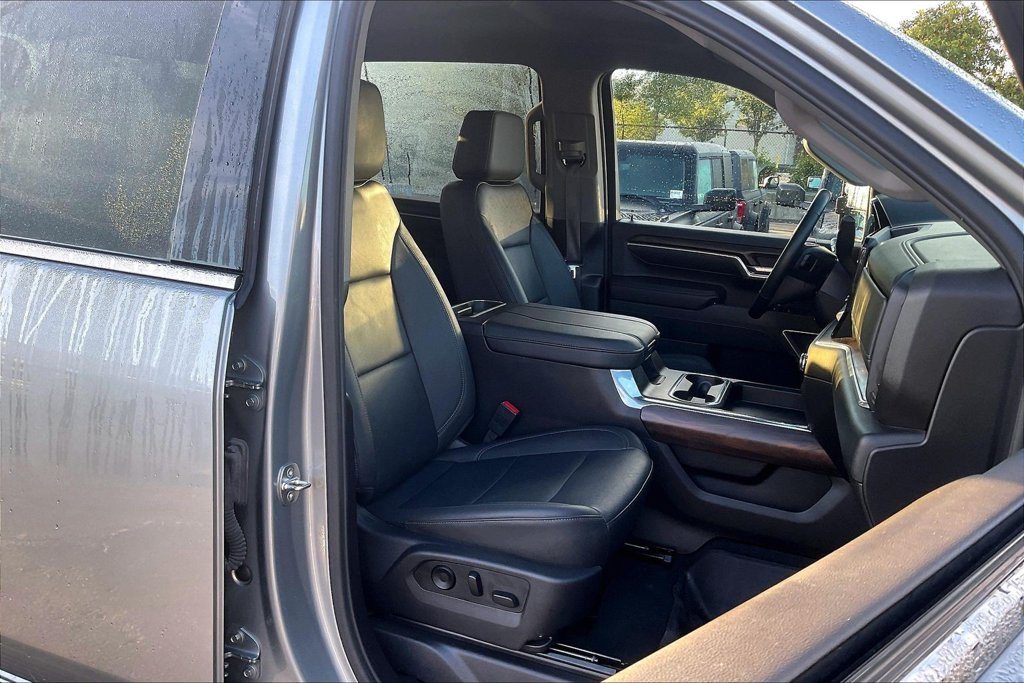Used 2024 GMC Sierra 2500 SLT w/ SLT Premium Package AWD/4WD image 6
