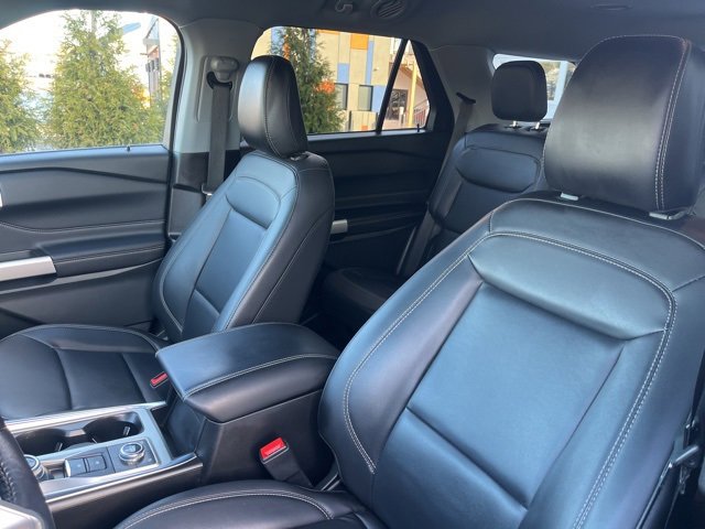 Certified 2022 Ford Explorer XLT w/ Equipment Group 202A image 16