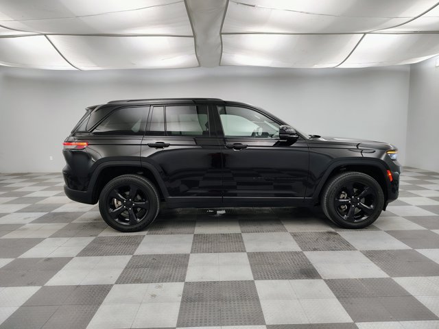Used 2023 Jeep Grand Cherokee Altitude AWD/4WD image 11