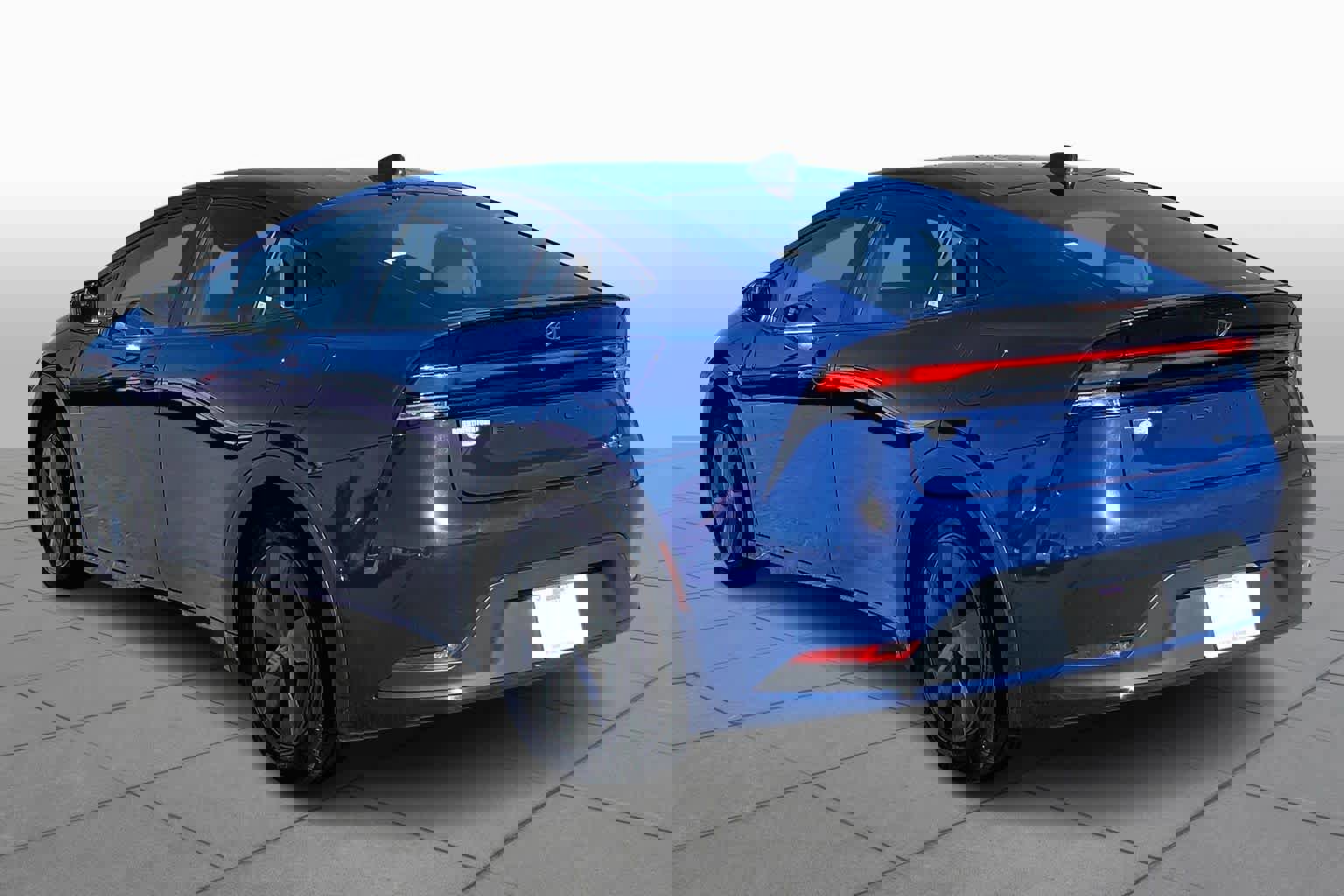 Used 2023 Toyota Prius LE image 4