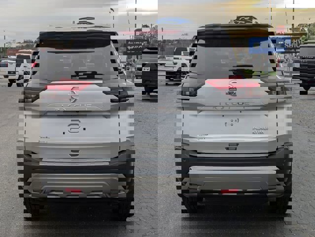 Used 2021 Nissan Rogue Platinum image 4