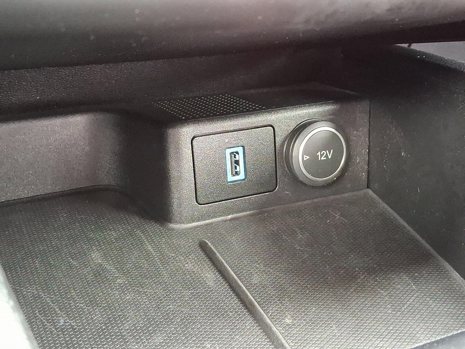 Certified 2020 Ford Escape SE image 34