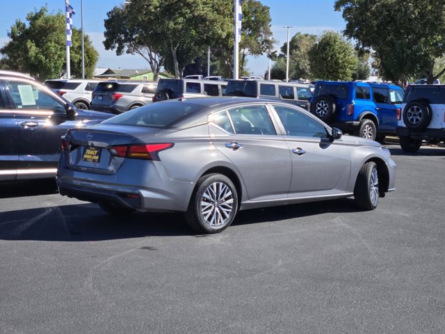Used 2025 Nissan Altima 2.5 SV AWD/4WD image 4