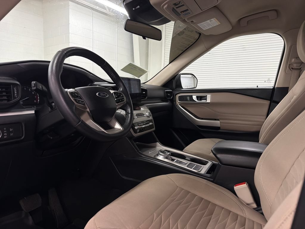 Certified 2021 Ford Explorer XLT RWD image 6