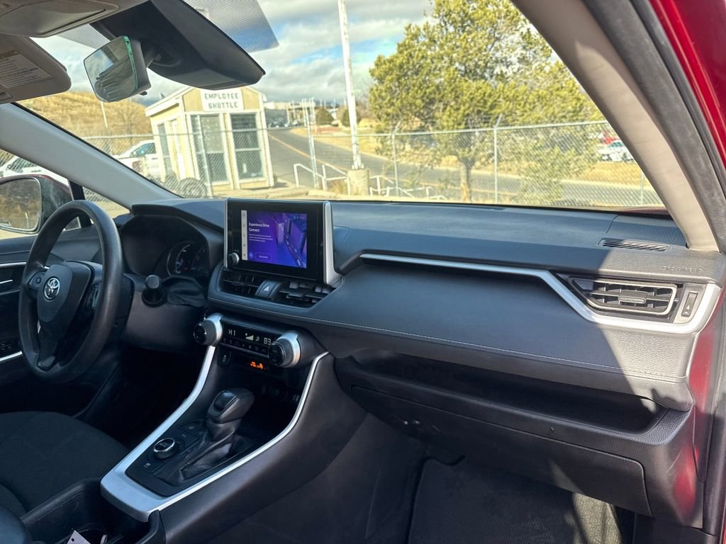 Used 2024 Toyota RAV4 XLE w/ Convenience Package image 32