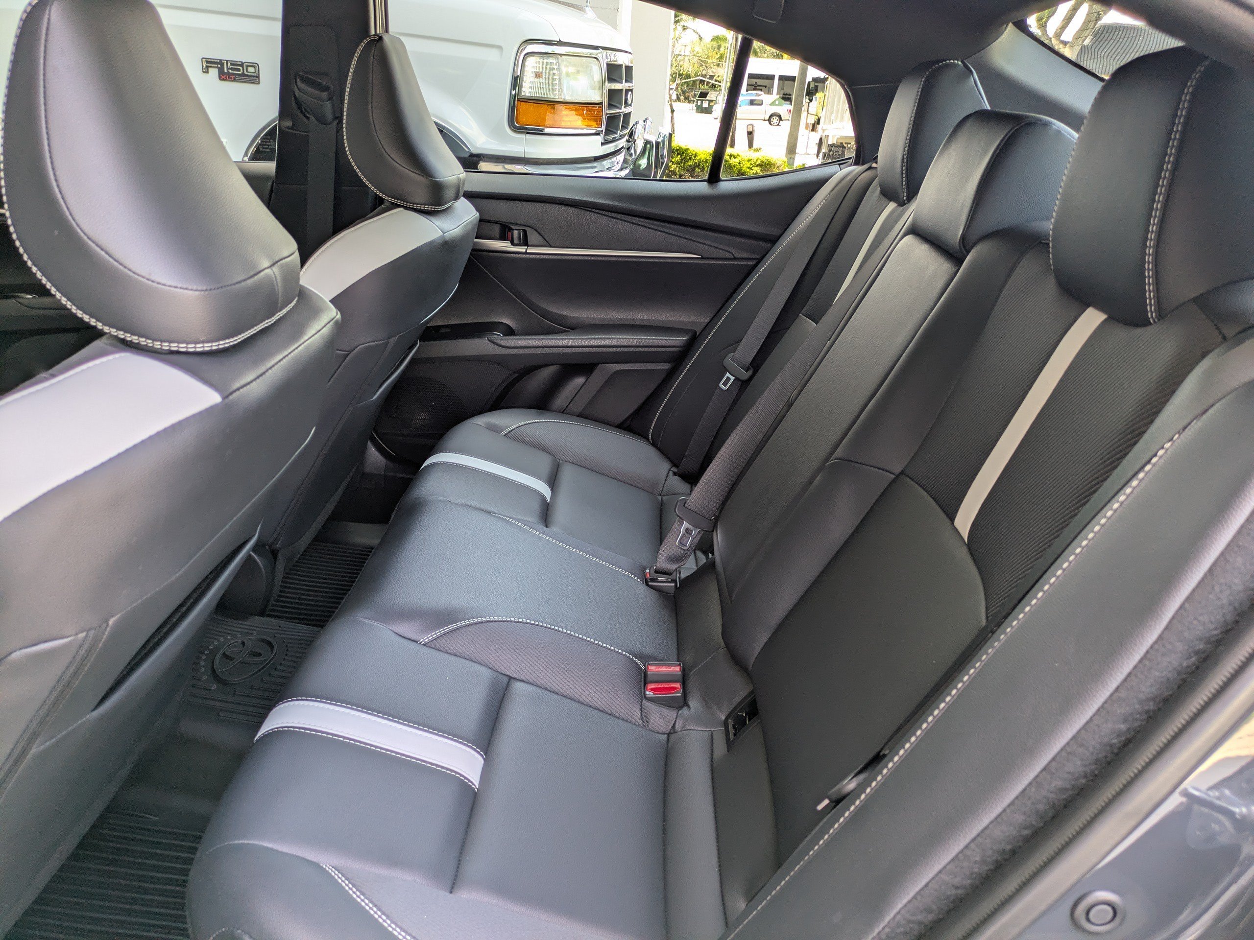 Used 2025 Toyota Camry SE FWD image 14