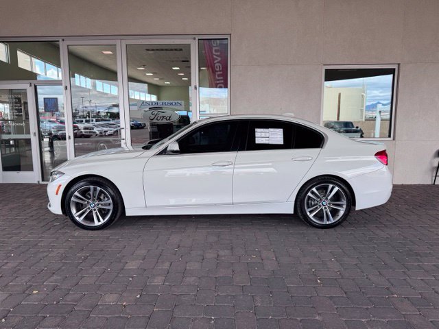 Used 2018 BMW 330i Sedan w/ Premium Package RWD image 2