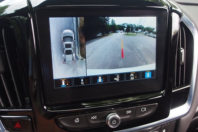 Used 2023 Chevrolet Traverse High Country FWD image 34