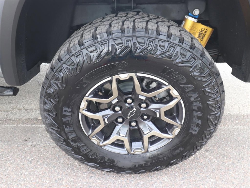 Used 2024 Chevrolet Colorado ZR2 w/ Technology Package image 24