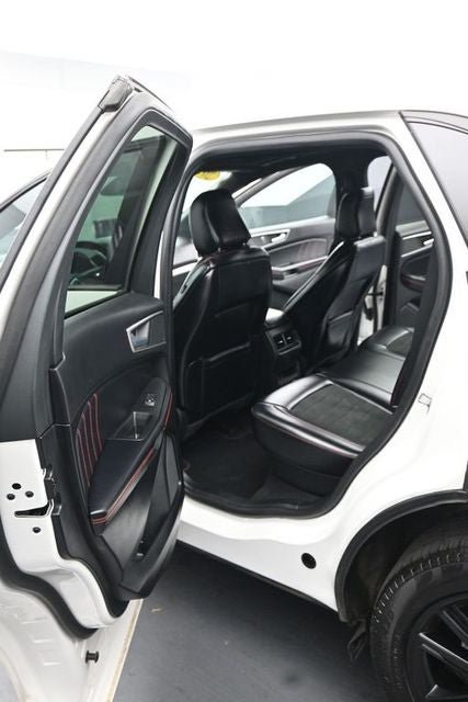 Certified 2024 Ford Edge ST-Line w/ Class II Trailer Tow Package AWD/4WD image 16