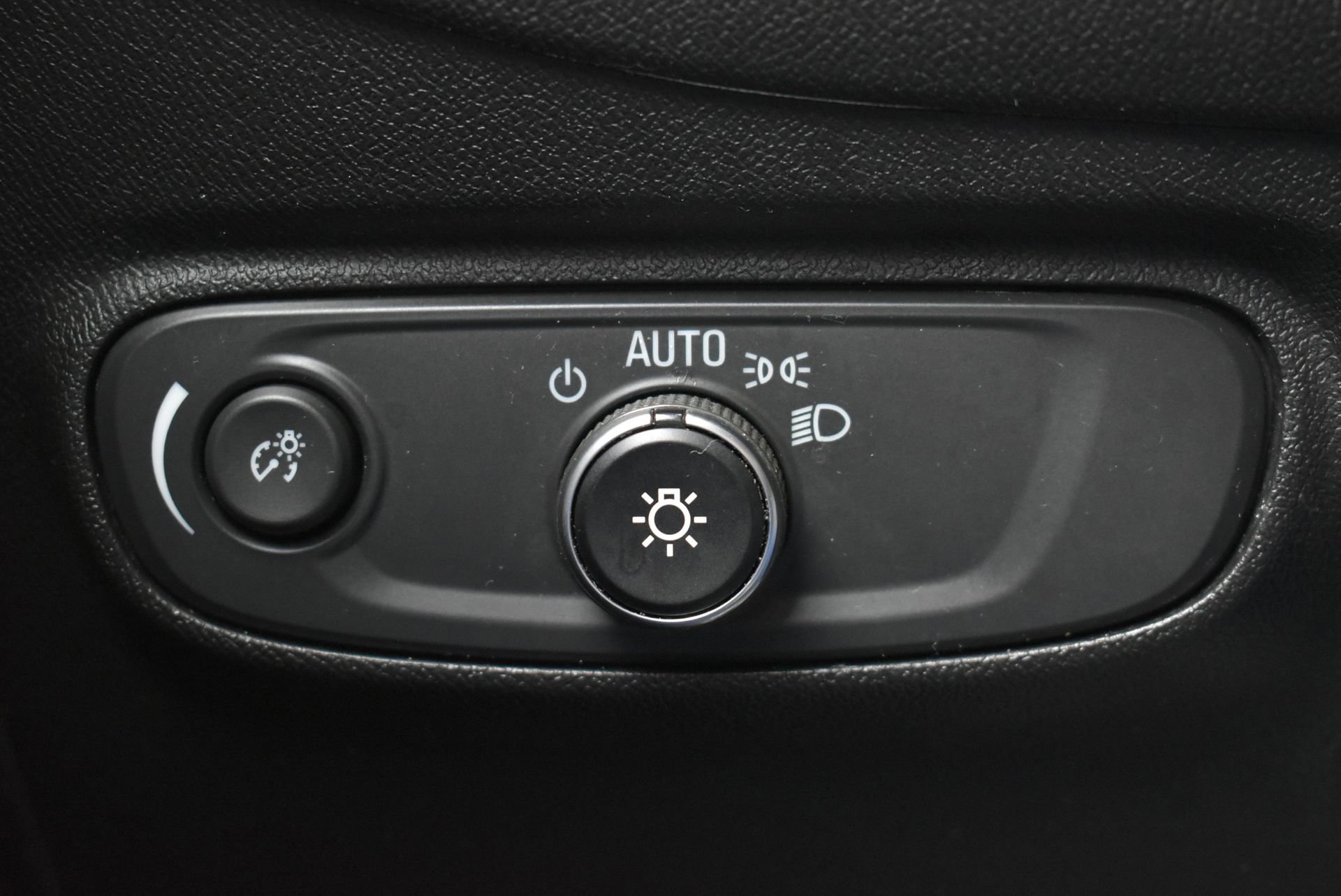 Used 2020 Chevrolet Equinox LS image 16