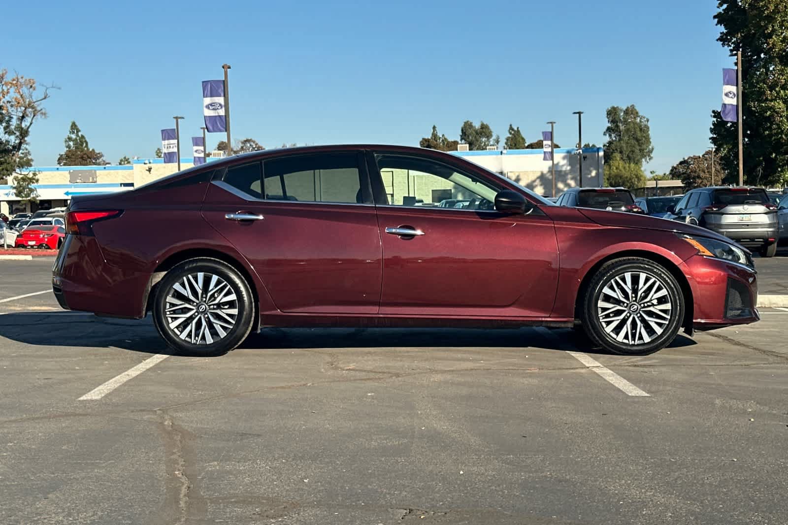 Used 2024 Nissan Altima 2.5 SV FWD image 9