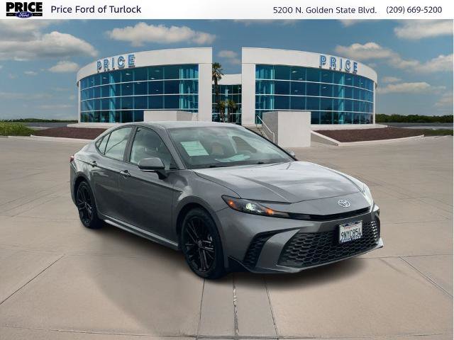 Used 2025 Toyota Camry SE w/ Convenience Package FWD image 3