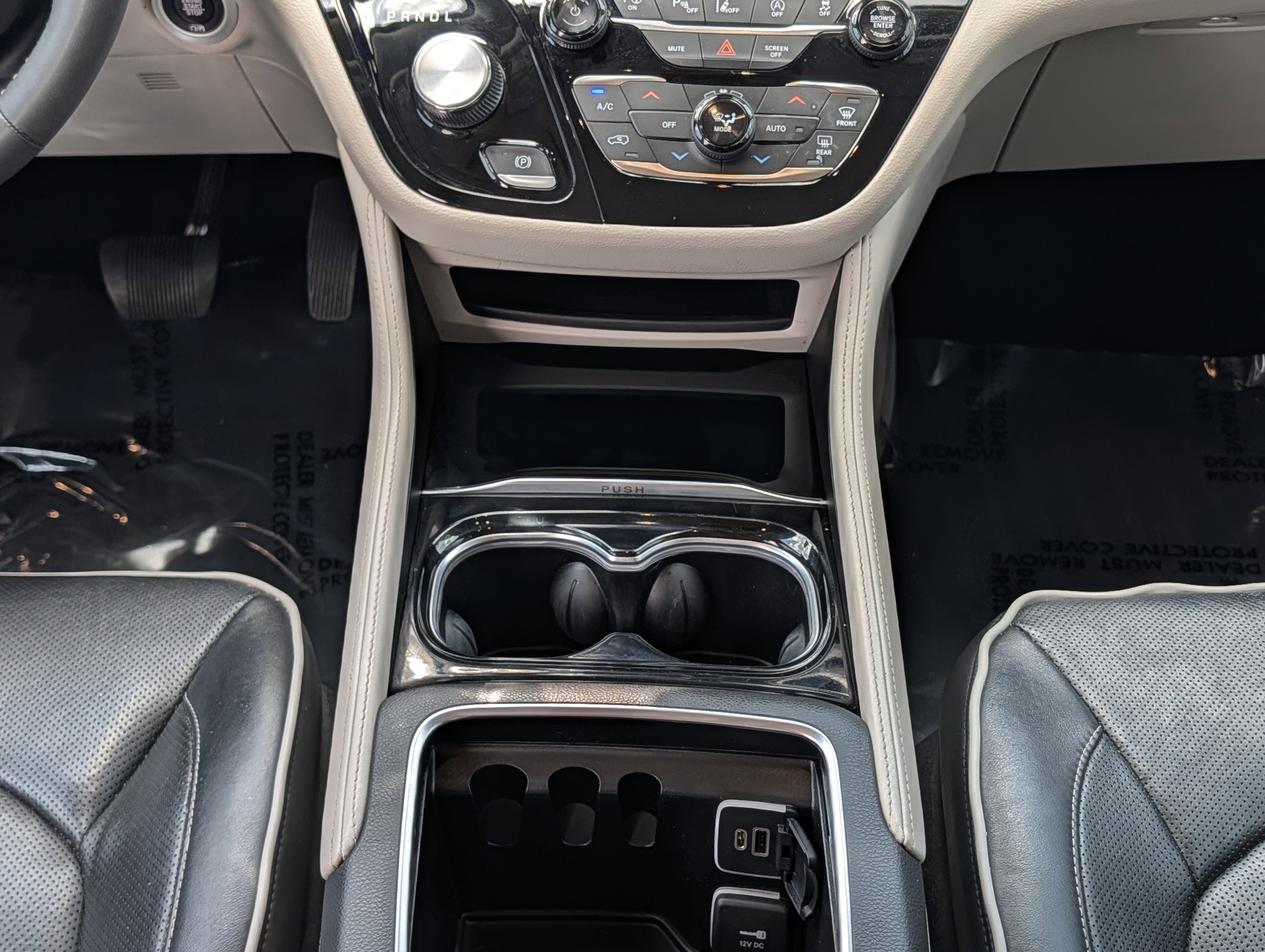 Used 2022 Chrysler Pacifica Limited image 21