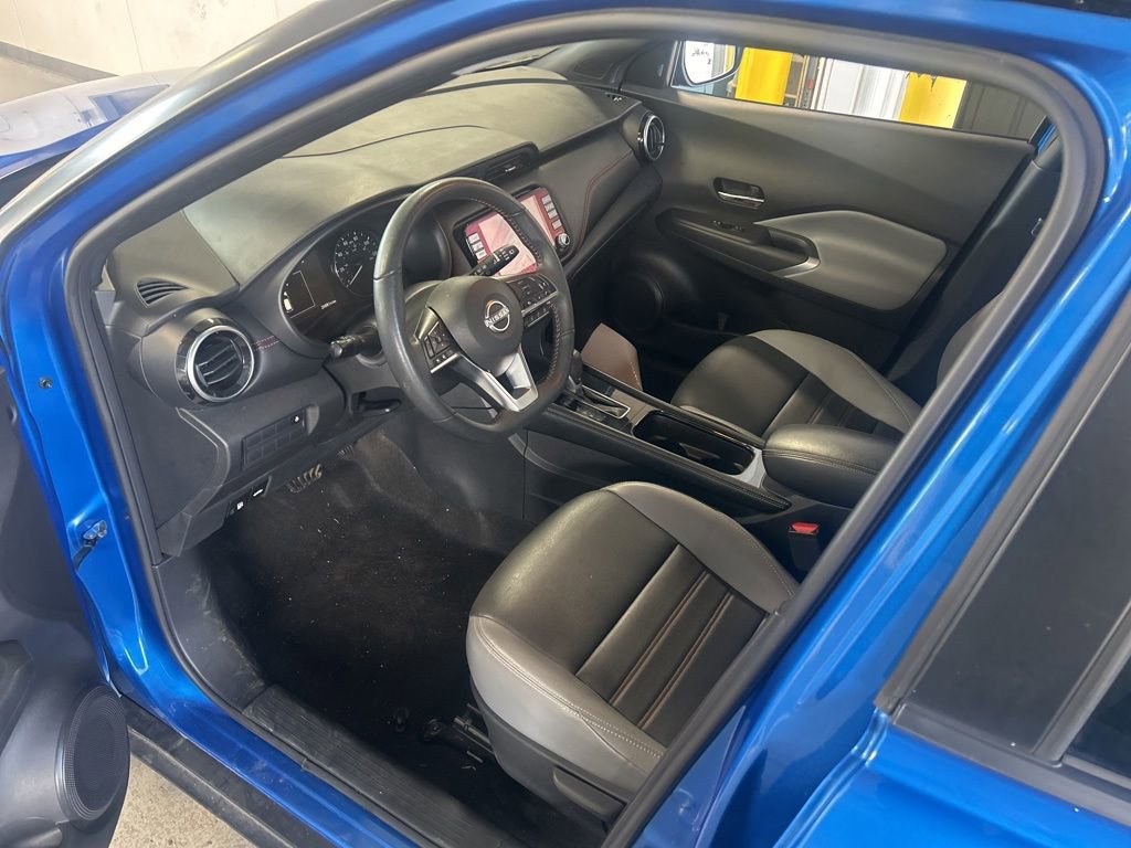 Used 2023 Nissan Kicks SR w/ SR Premium Package FWD image 3