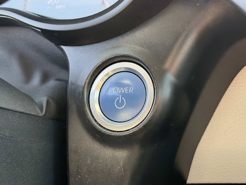 Used 2023 Toyota Sienna XLE FWD image 25