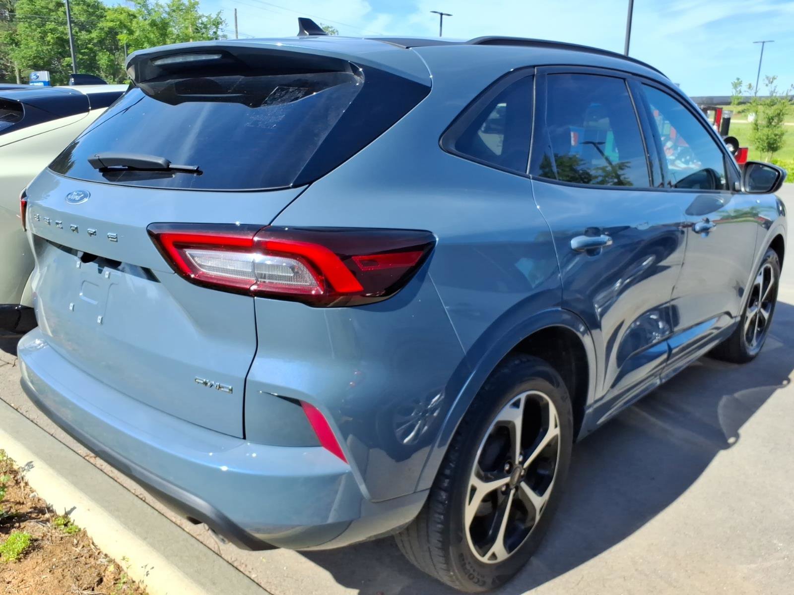 Certified 2023 Ford Escape ST-Line Select AWD/4WD image 5