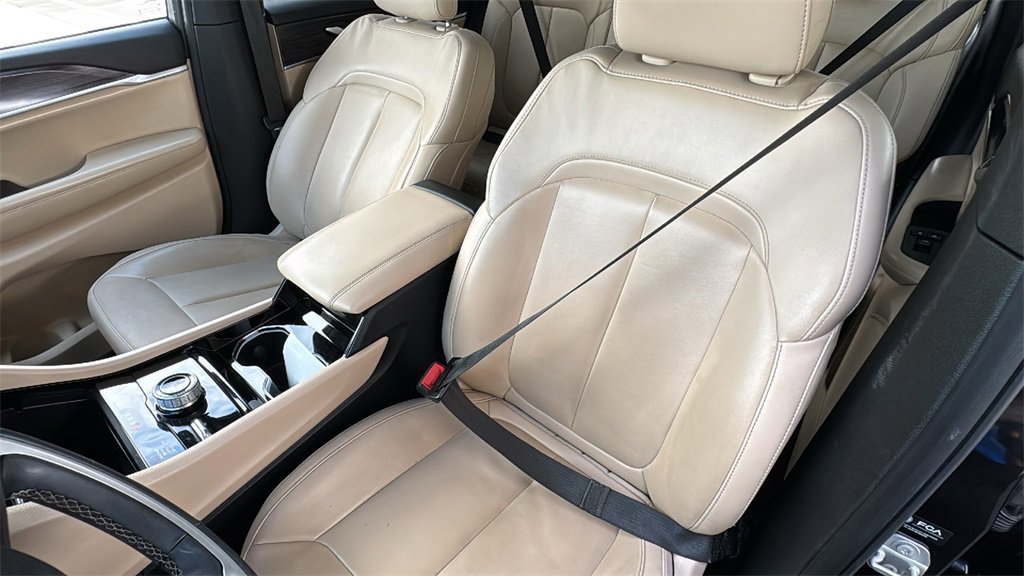 Used 2023 Jeep Grand Cherokee Limited image 23