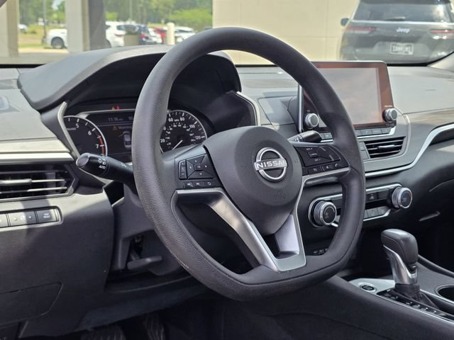 Used 2025 Nissan Altima 2.5 SV FWD image 22