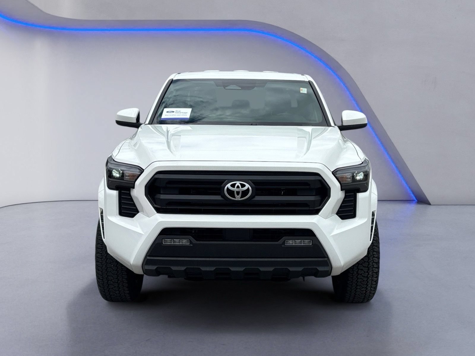 Used 2025 Toyota Tacoma SR5 AWD/4WD image 9