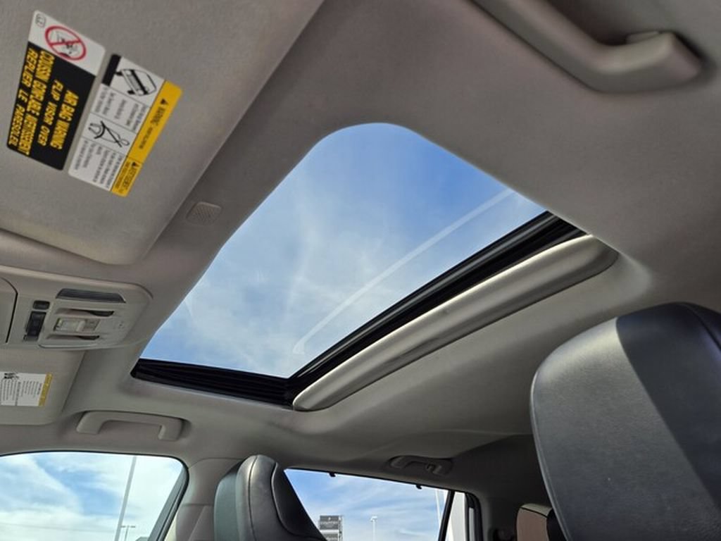 Used 2021 Toyota Highlander XLE FWD image 12
