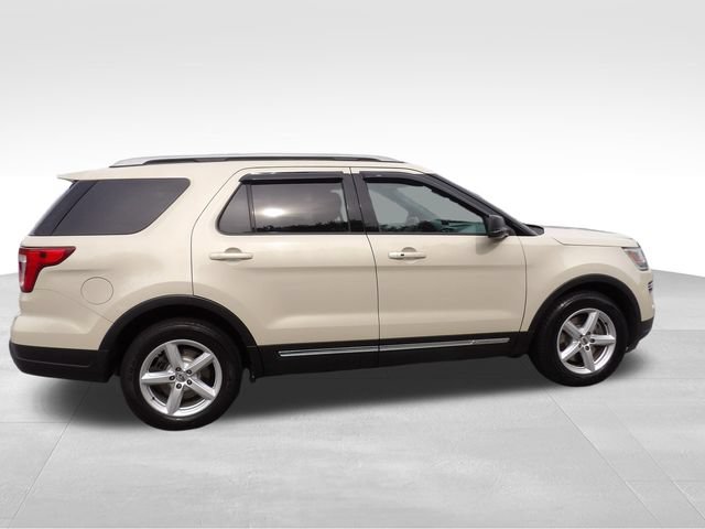 Certified 2018 Ford Explorer XLT FWD image 10